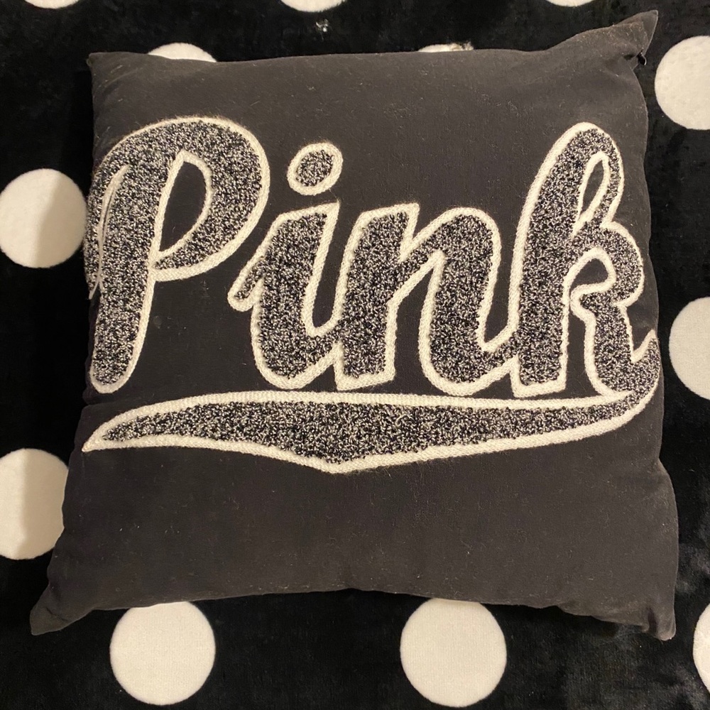 VS Pink pillow💕💕